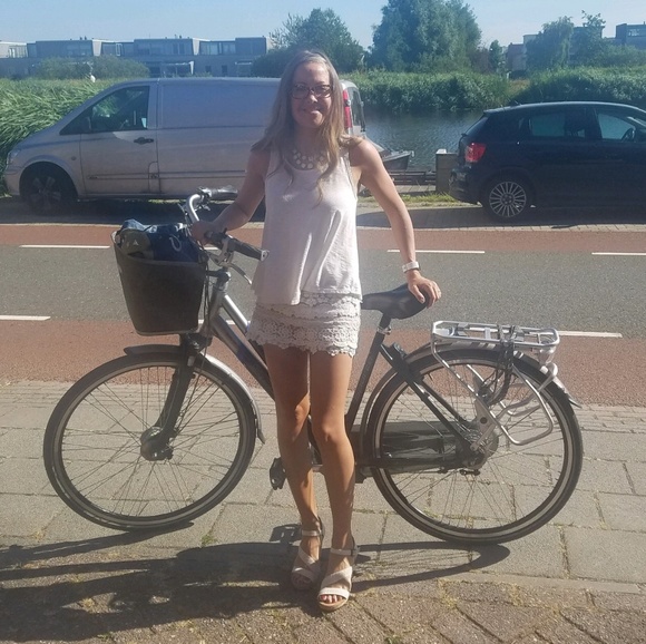 Meet your Posher, Malinda - Picture 2 of 4